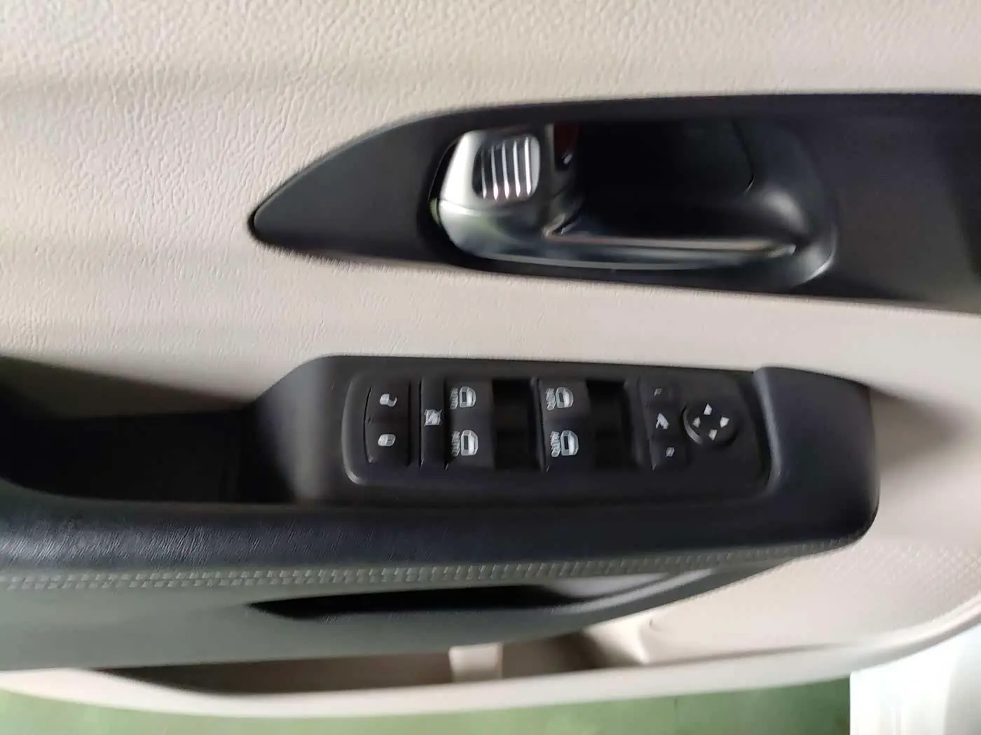 Chrysler Grand Caravan PHEV 2020 — Photo 5/12