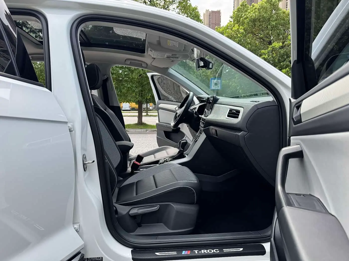Volkswagen T-ROC 2023 — Photo 10/20