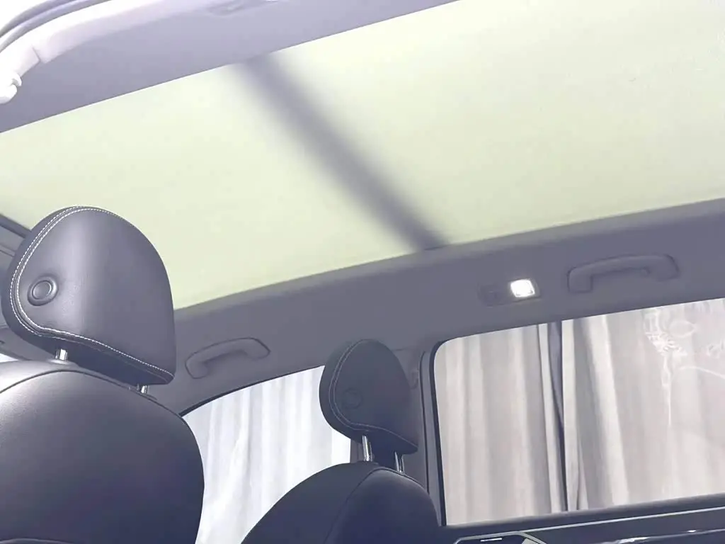 Volkswagen Tiguan L 2023 — Photo 9/18