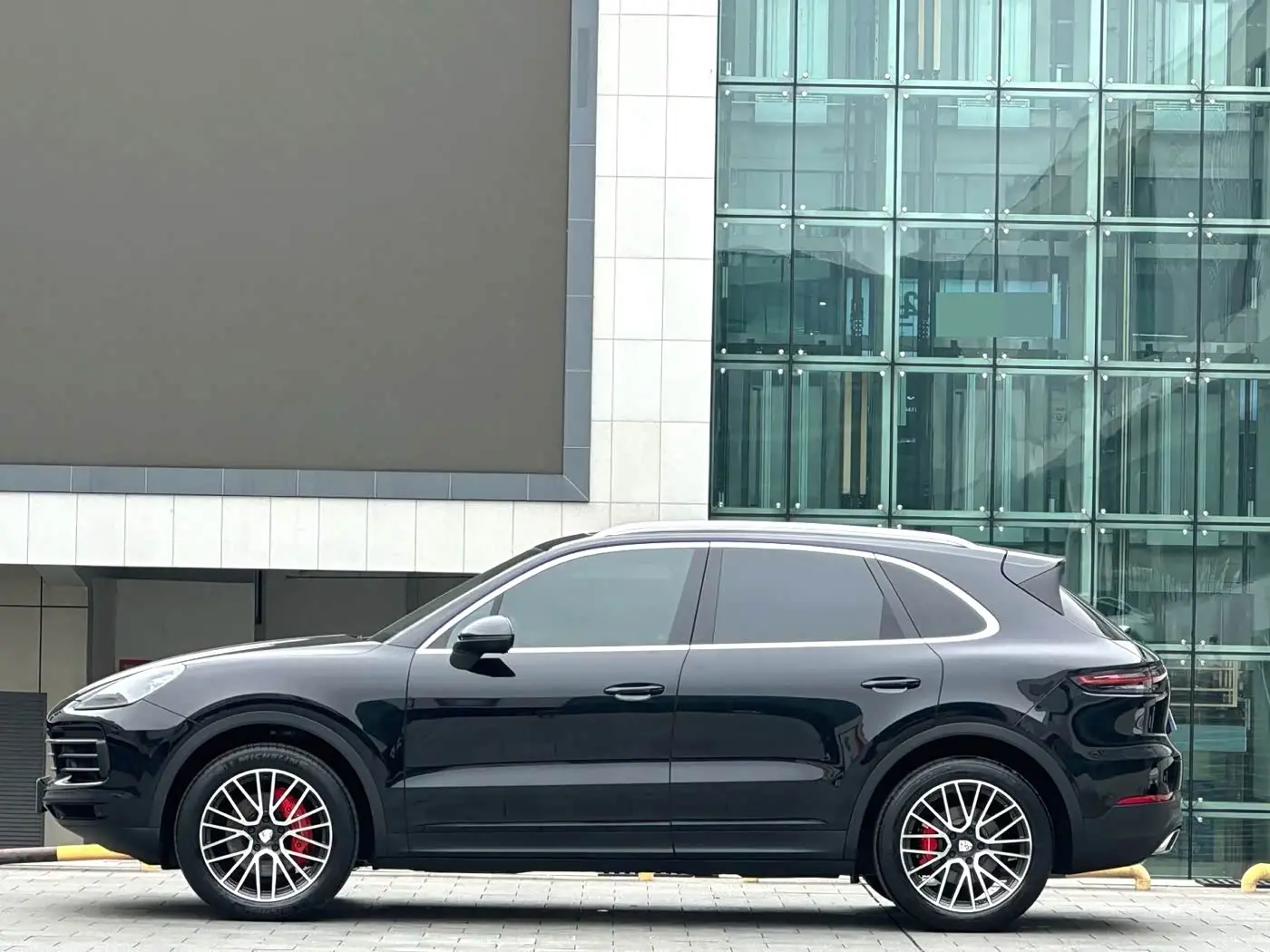 Porsche Cayenne 2019 — Фото 3/13