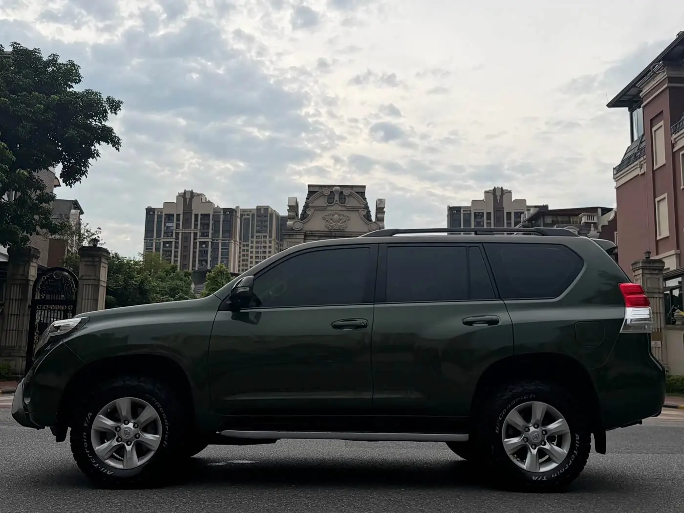Toyota Prado 2012 — ფოტო 14/18