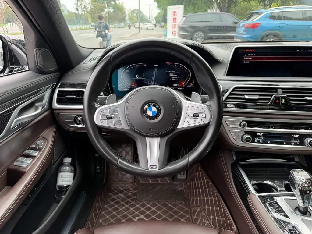 BMW 7 Series 2022 — Фото 14/14