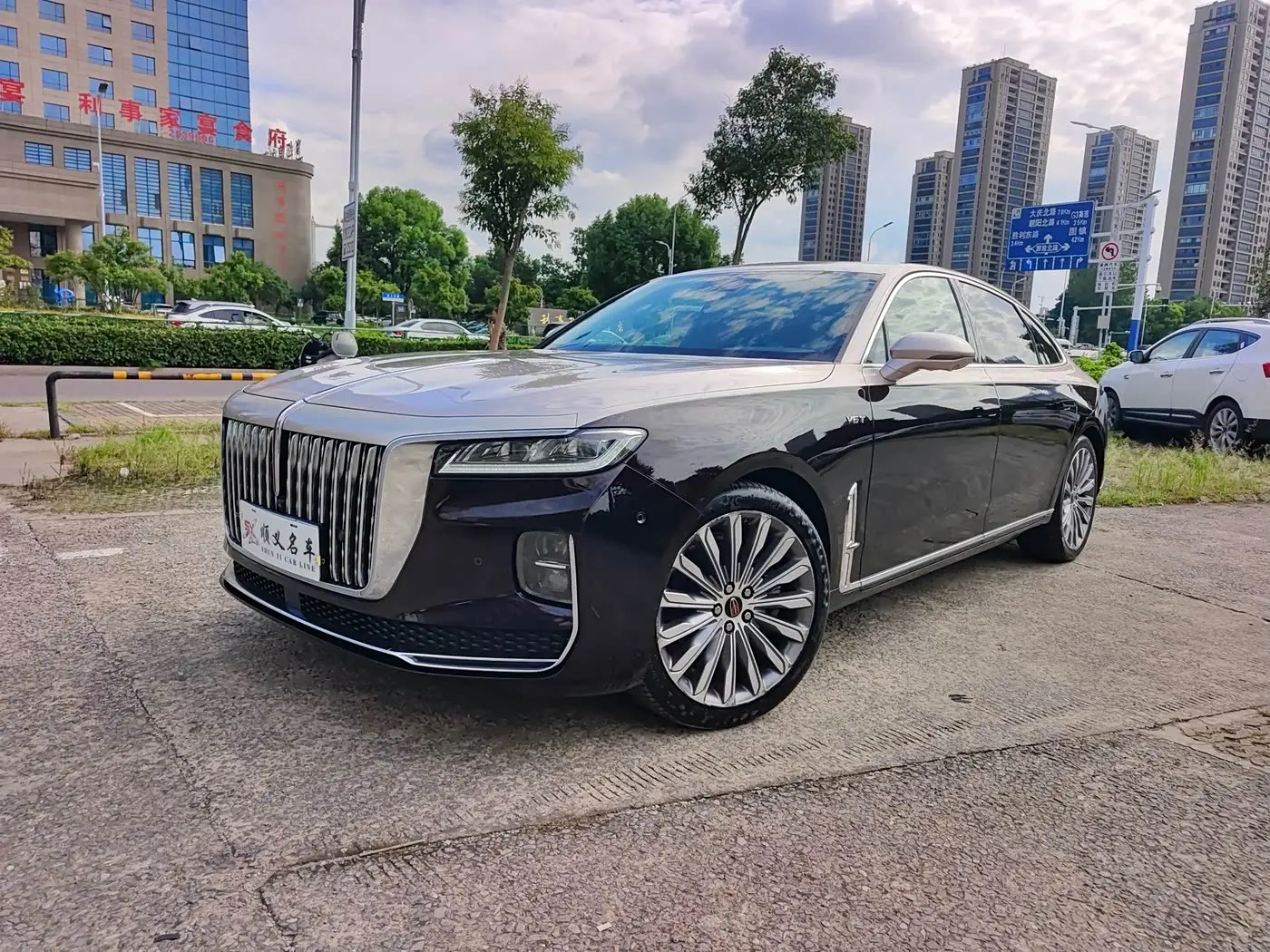 Hongqi H9 2022 — Фото 1/20