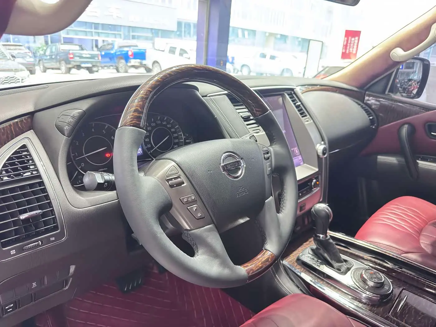 Nissan Patrol 2020 — Photo 6/15