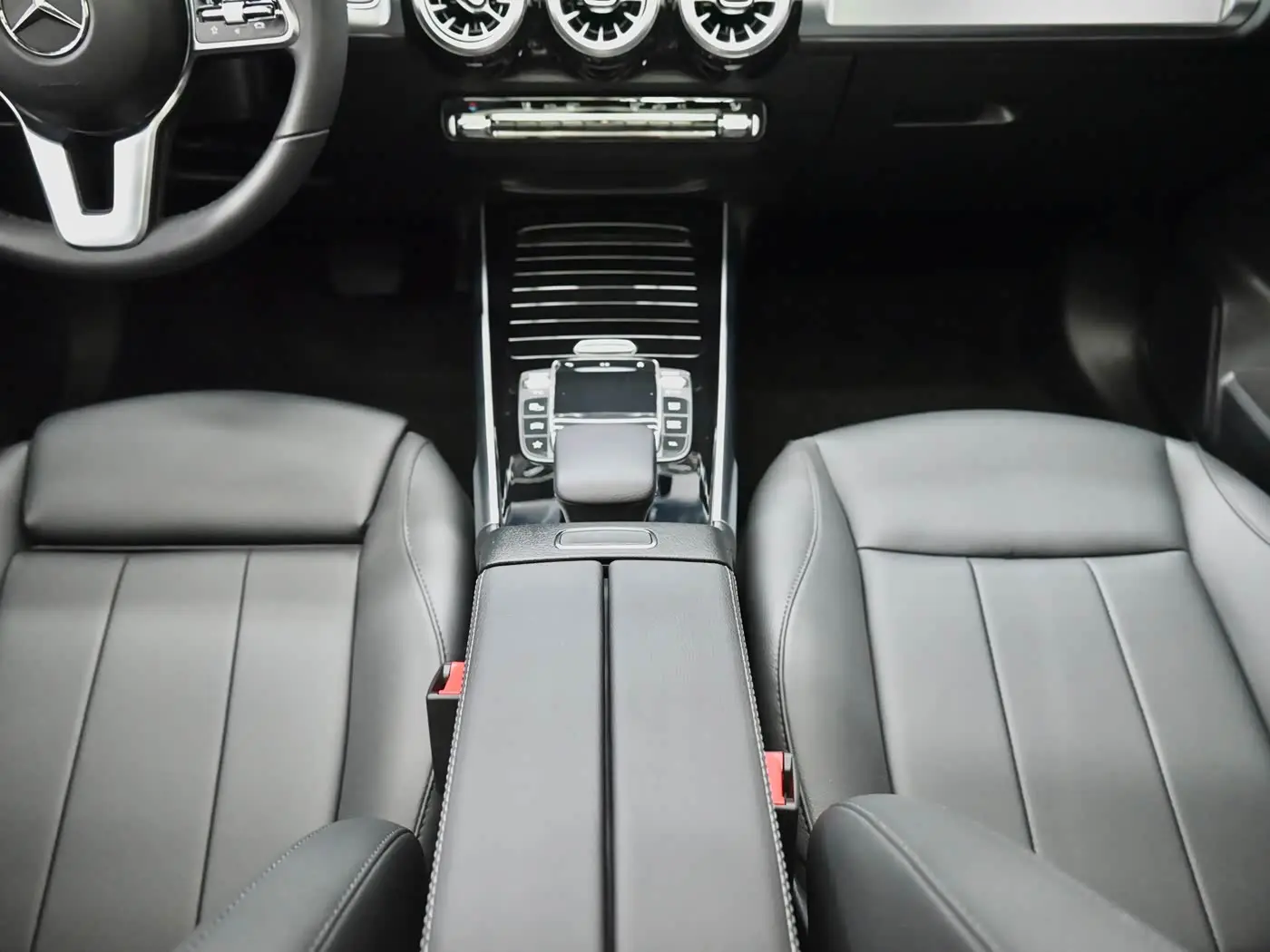 Mercedes-Benz GLB 2023 — Фото 10/20