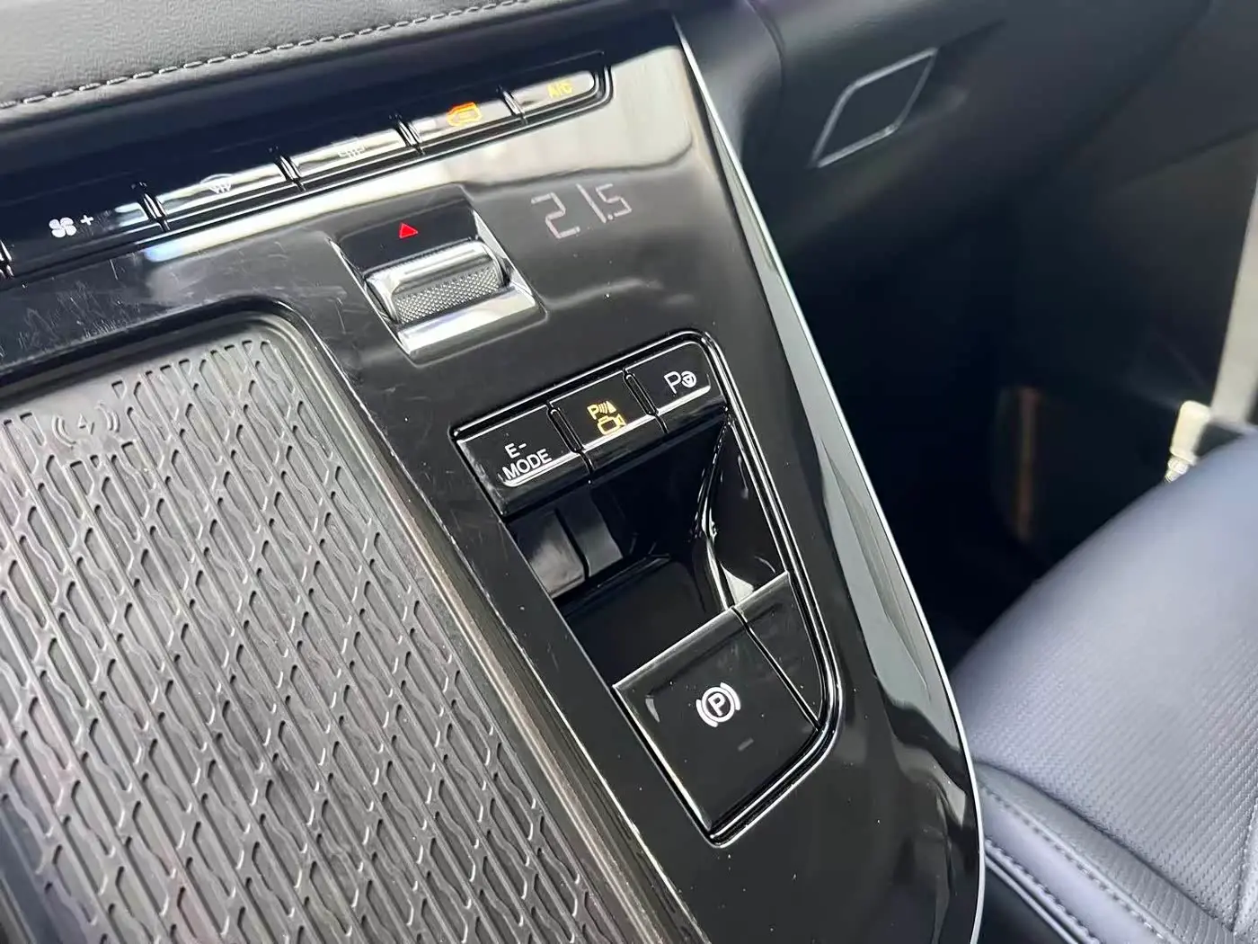 Hongqi HQ9 PHEV 2024 — Şəkil 17/20
