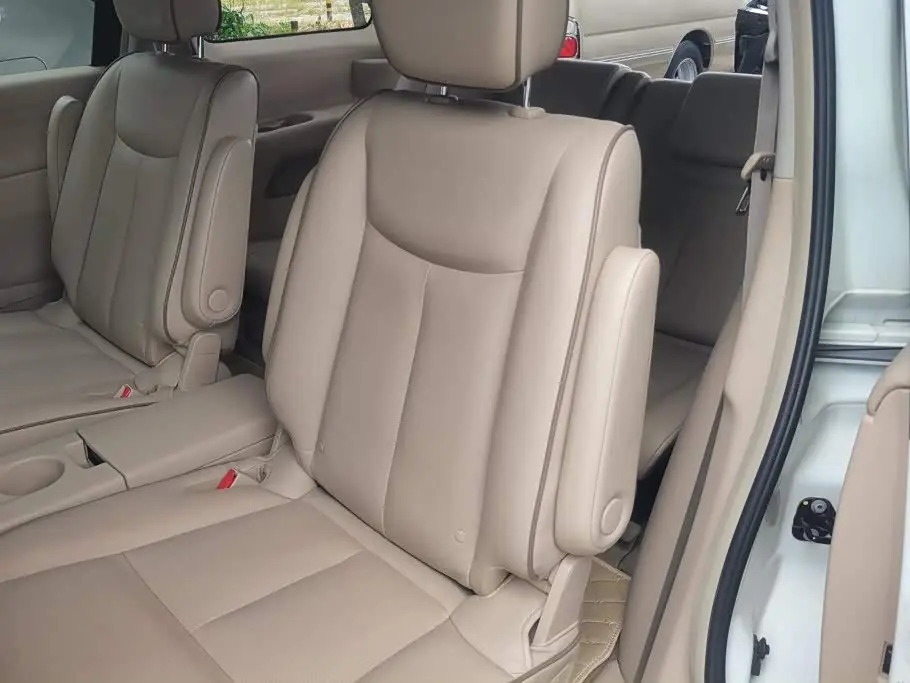 Nissan Quest 2017 — Şəkil 11/16