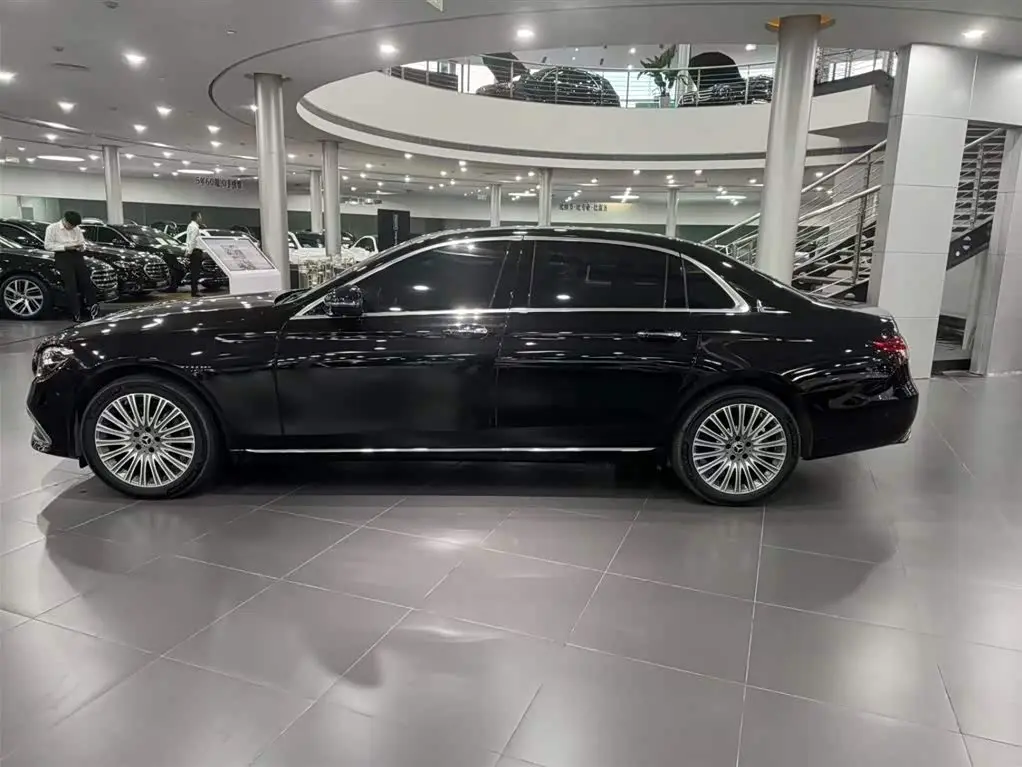 Mercedes-Benz E-Class 2023 — Photo 2/20