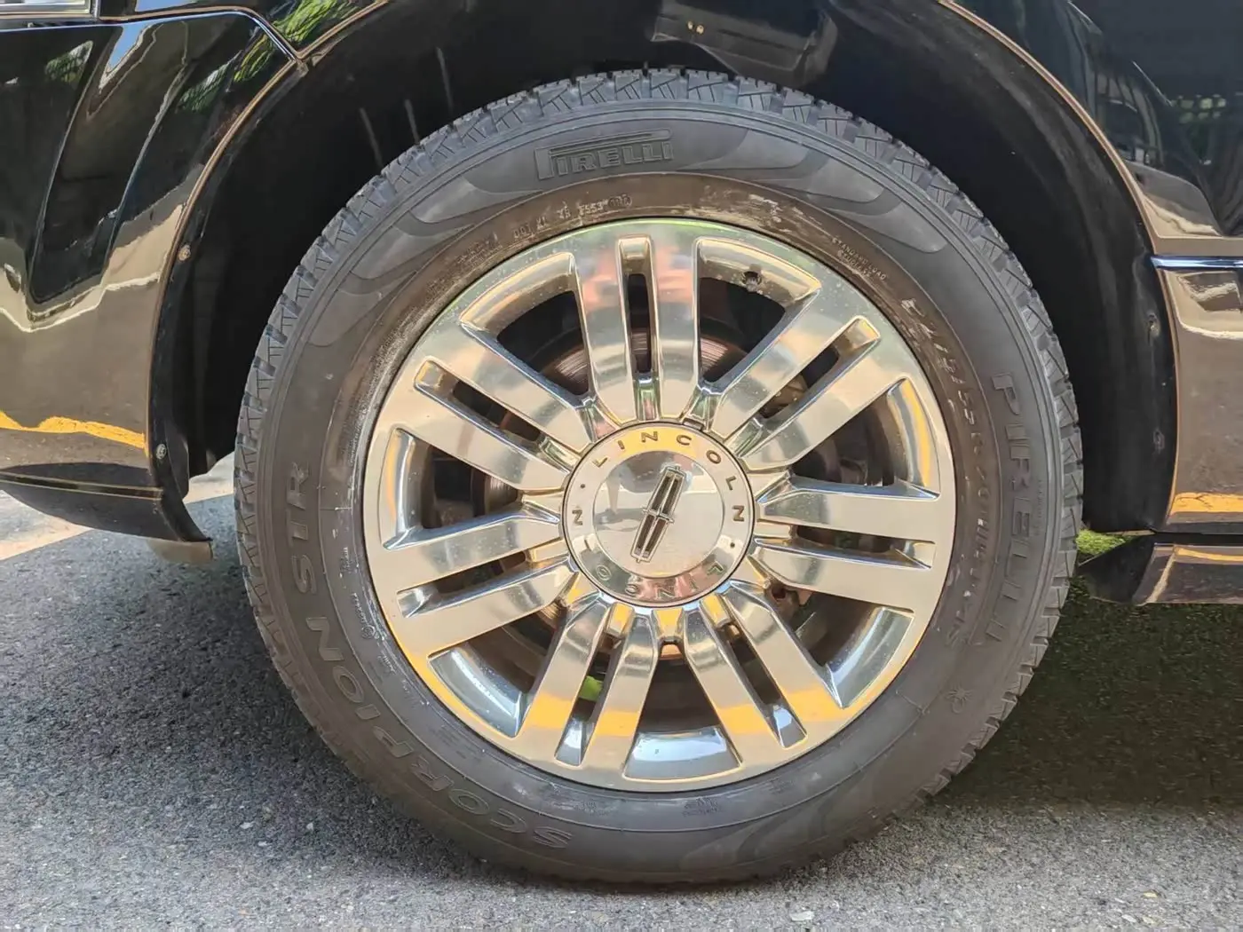 Lincoln Navigator 2013 — Photo 17/17