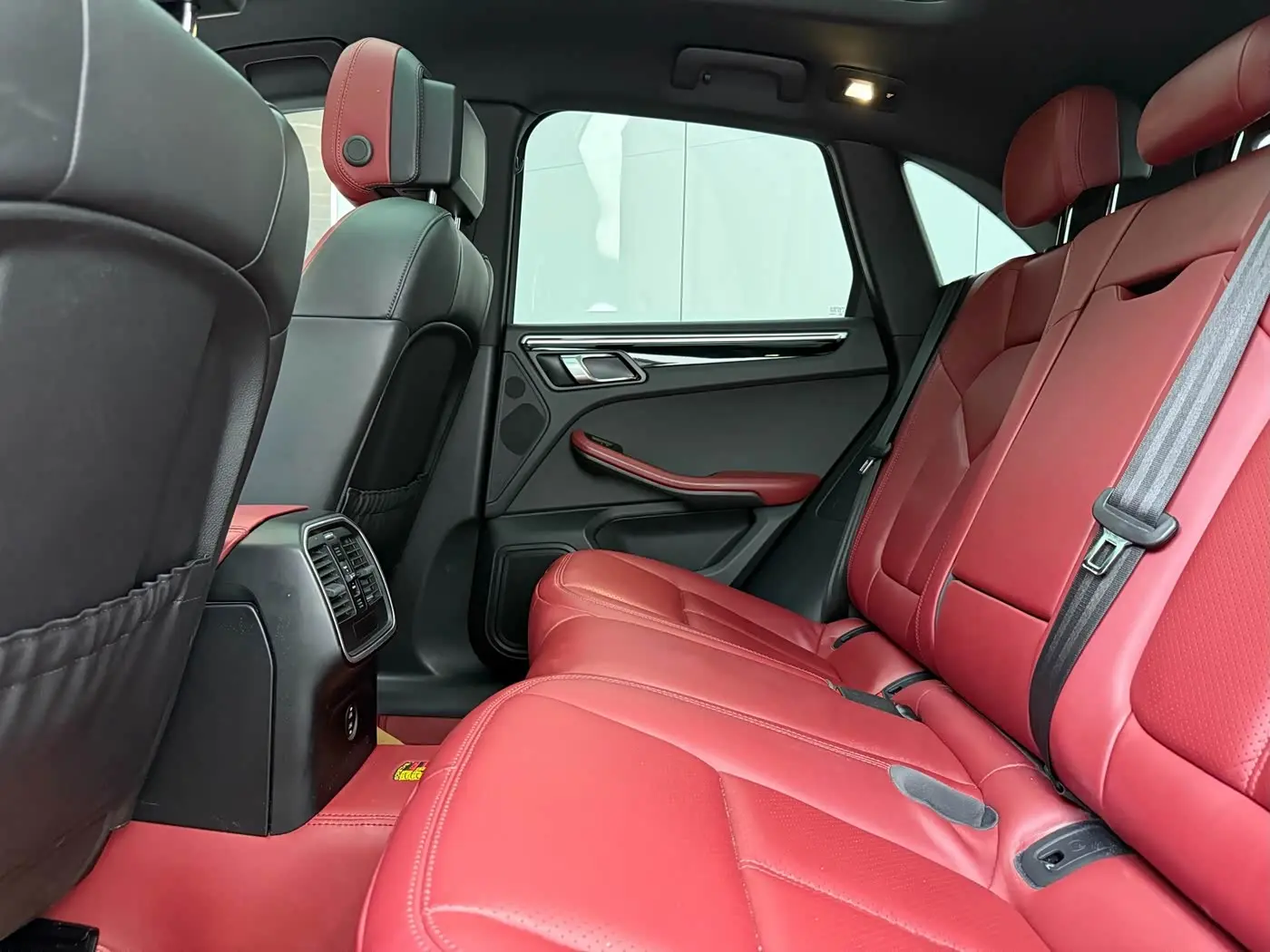 Porsche Macan 2023 — ფოტო 10/17