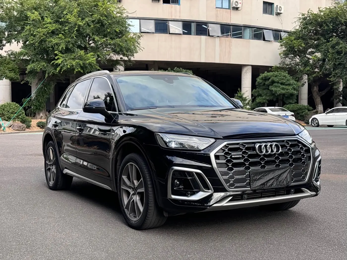 Audi Q5L 2023 — Photo 3/18