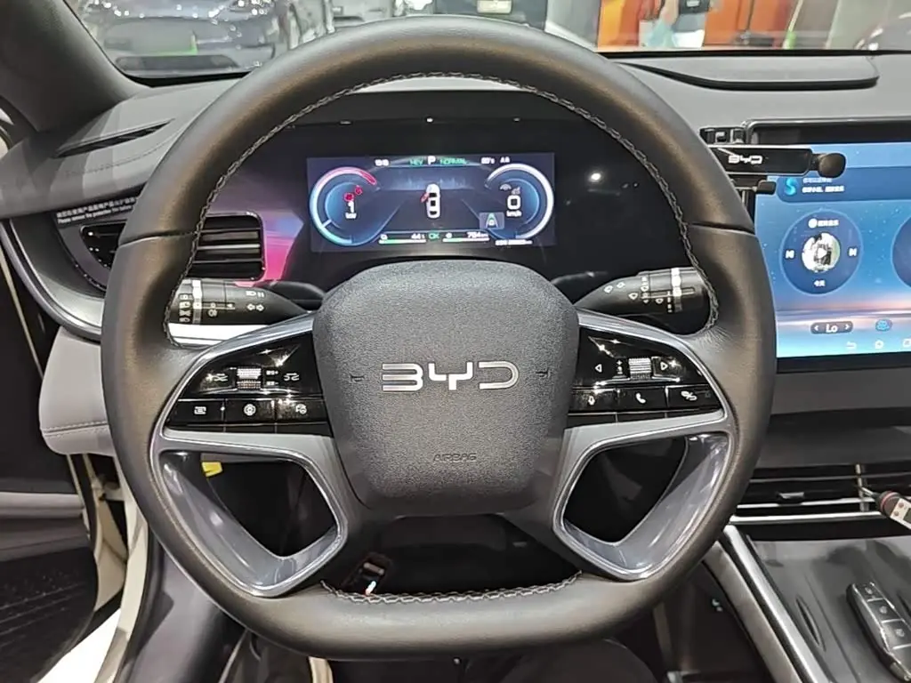 BYD Seal 07 DM-i 2025 — Photo 11/20