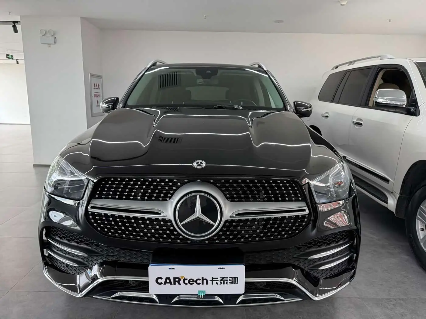 Mercedes-Benz GLE 2023 — Фото 1/10