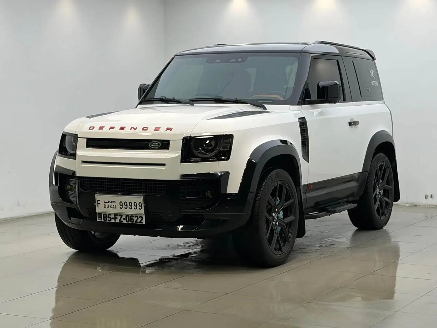 Land Rover Defender 2023 — Фото 1/14