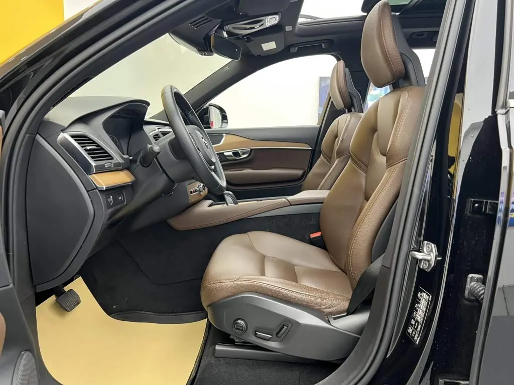 Volvo XC90 2021 — Photo 17/20