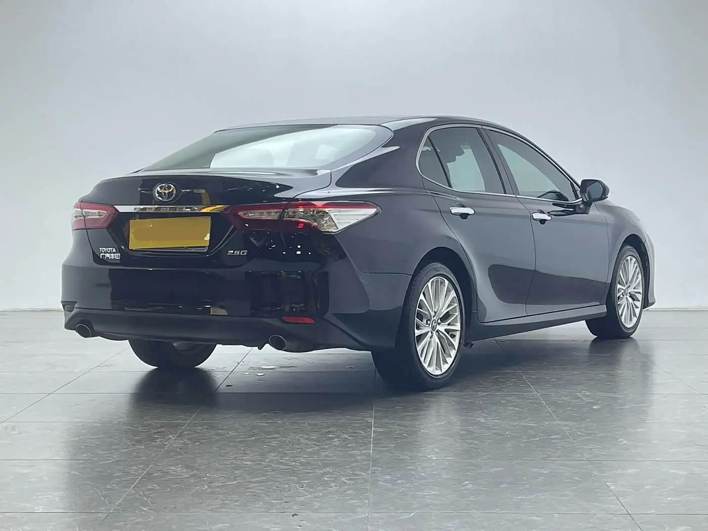 Toyota Camry 2019 — Фото 3/20