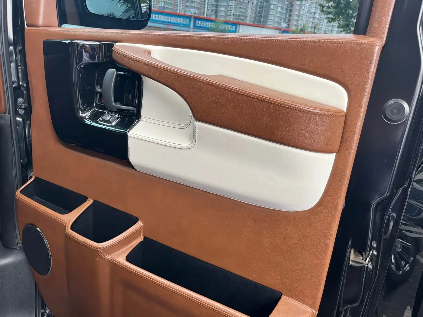 GMC Savana 2016 — Photo 13/20