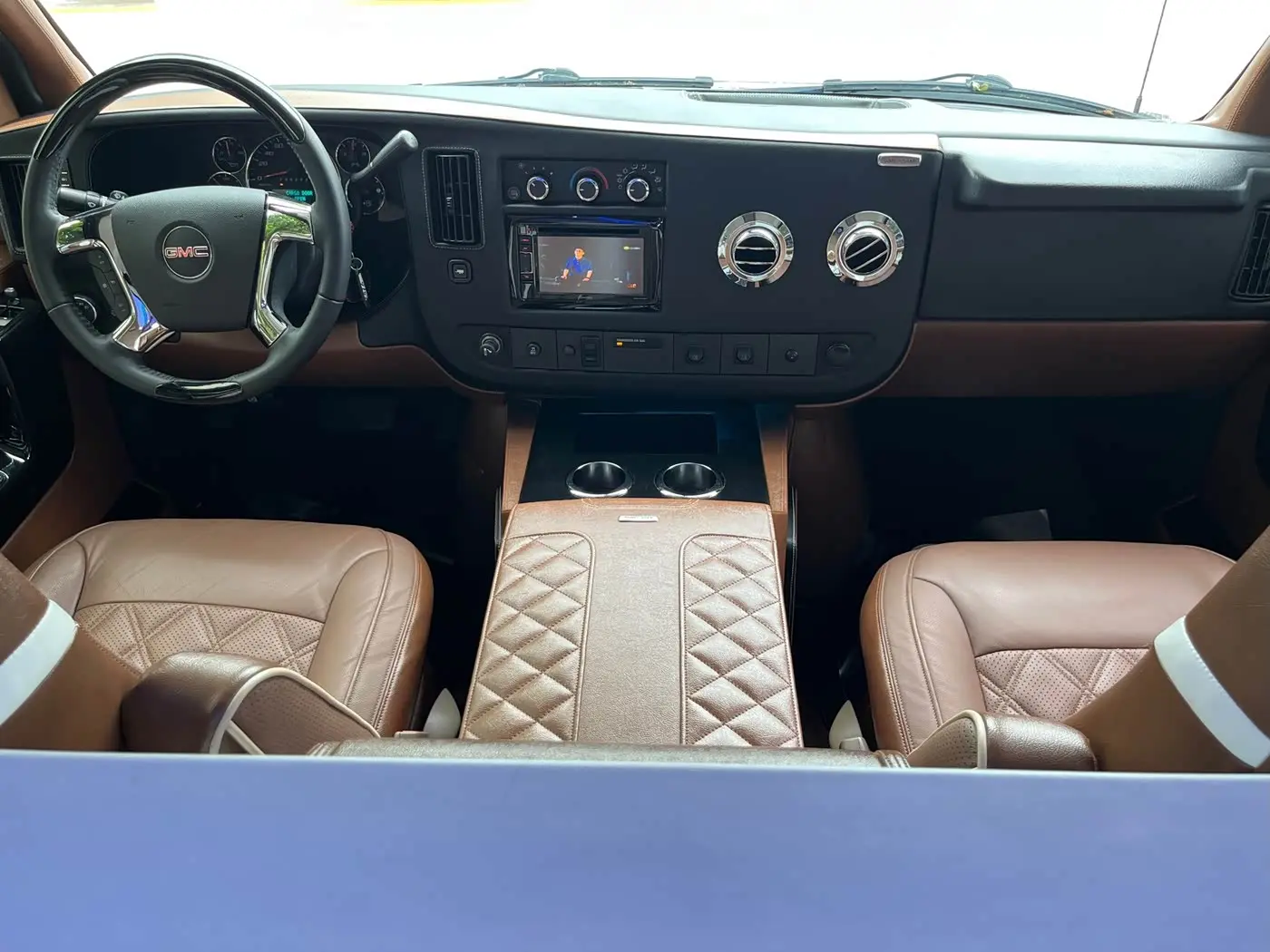 GMC Savana 2016 — Photo 20/20