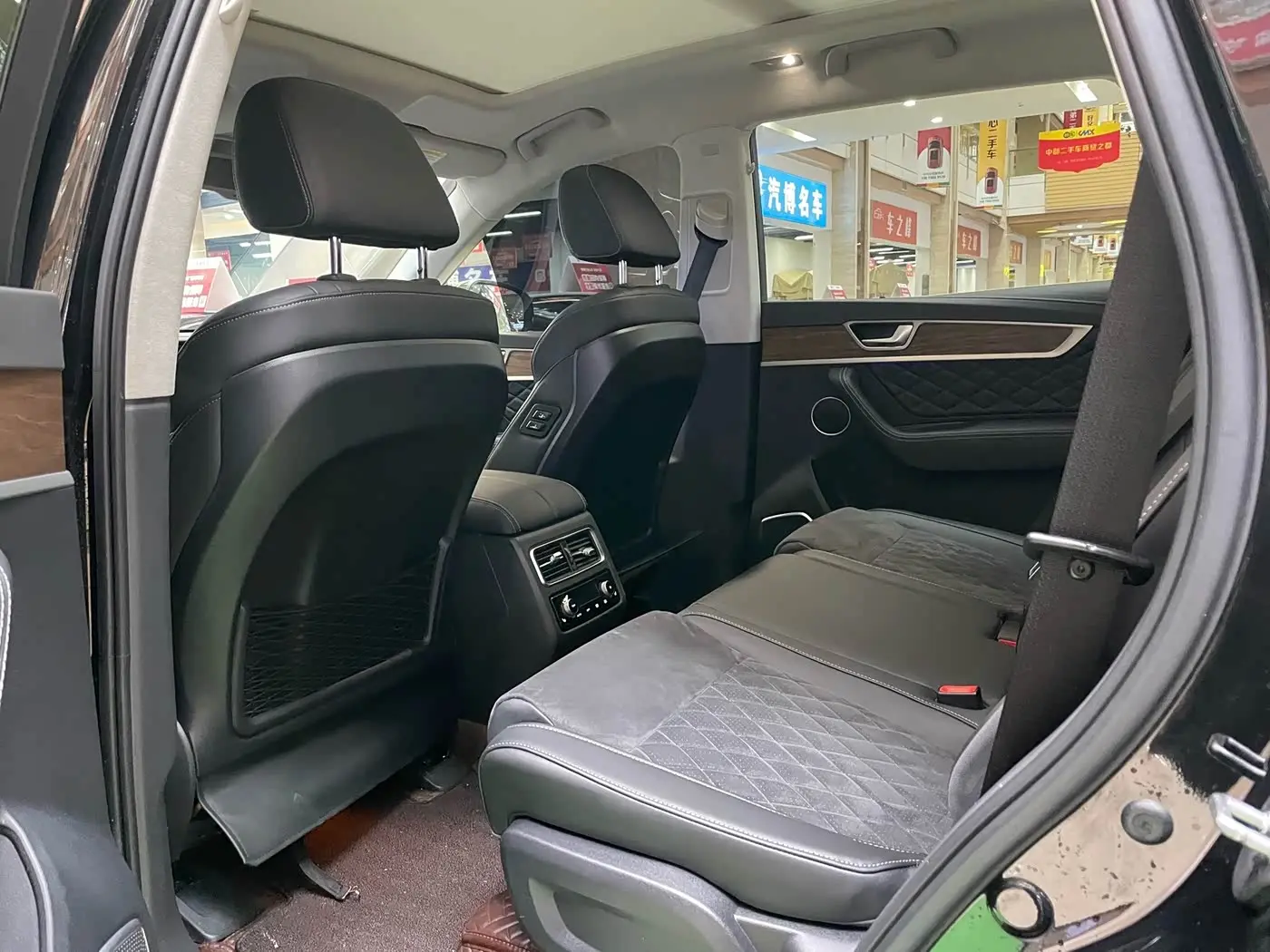 Hongqi HS7 2023 — Photo 12/20