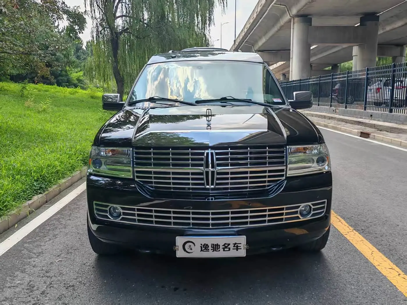 Lincoln Navigator 2013 — Photo 2/17