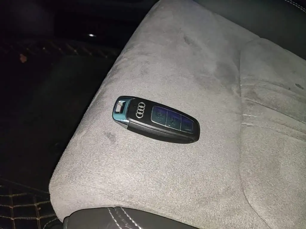 Audi A6L 2023 — Photo 8/19