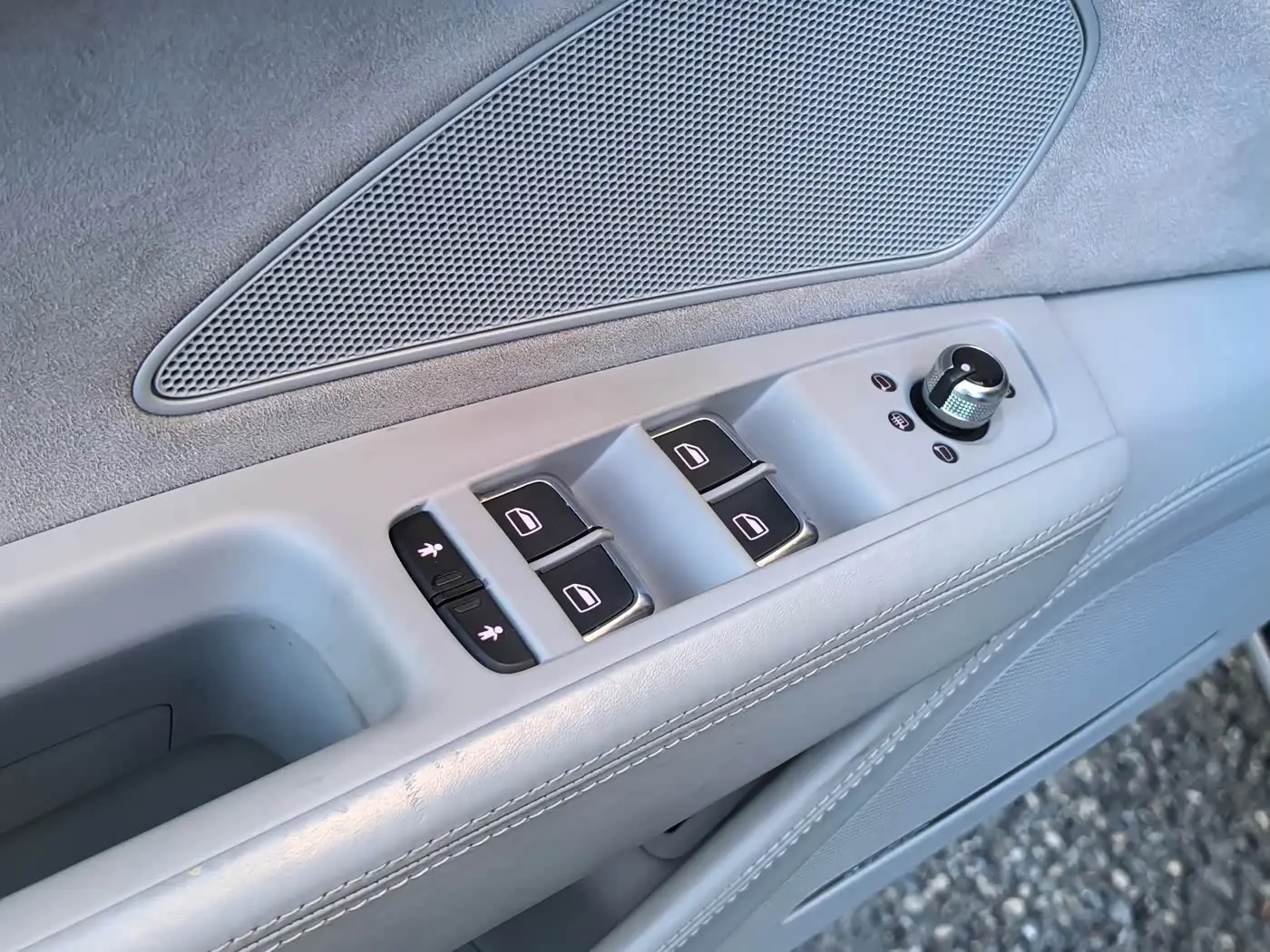 Audi A8 2012 — Photo 10/20