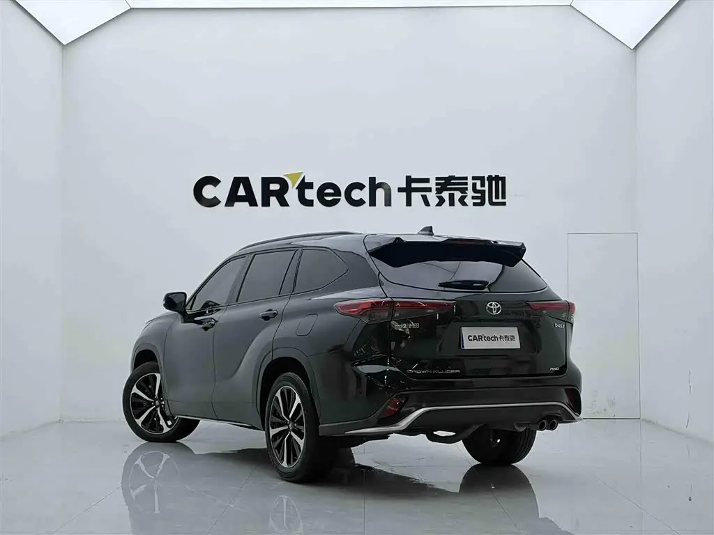 Toyota Crown Kluger 2023 — Photo 6/20