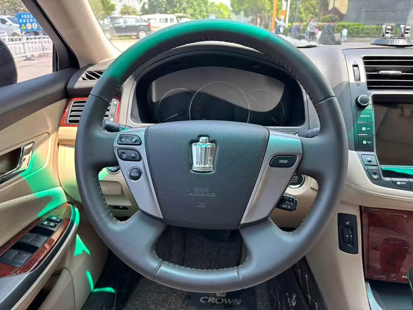 Toyota Crown 2013 — Photo 10/18