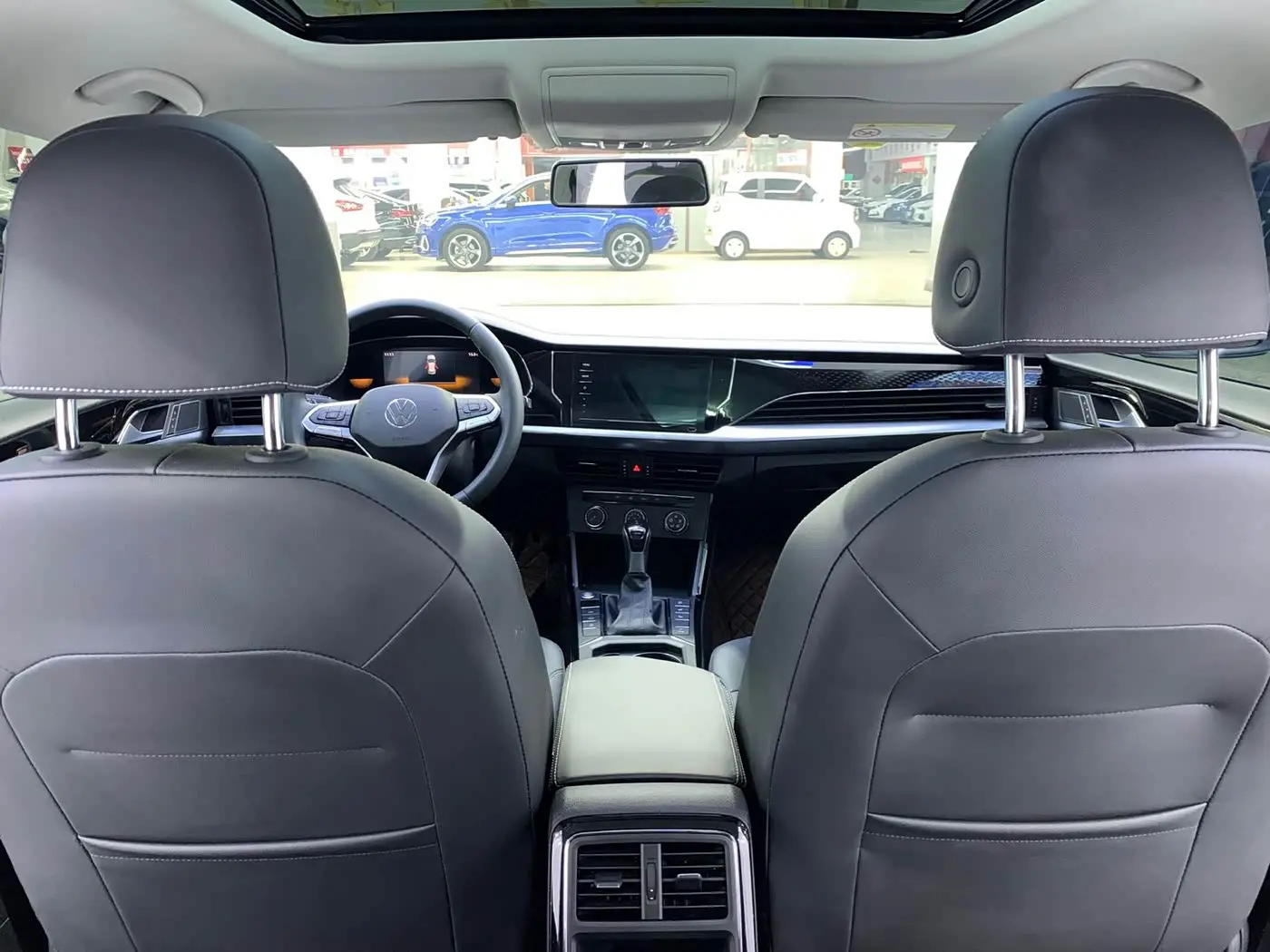 Volkswagen Passat 2022 — Photo 13/20