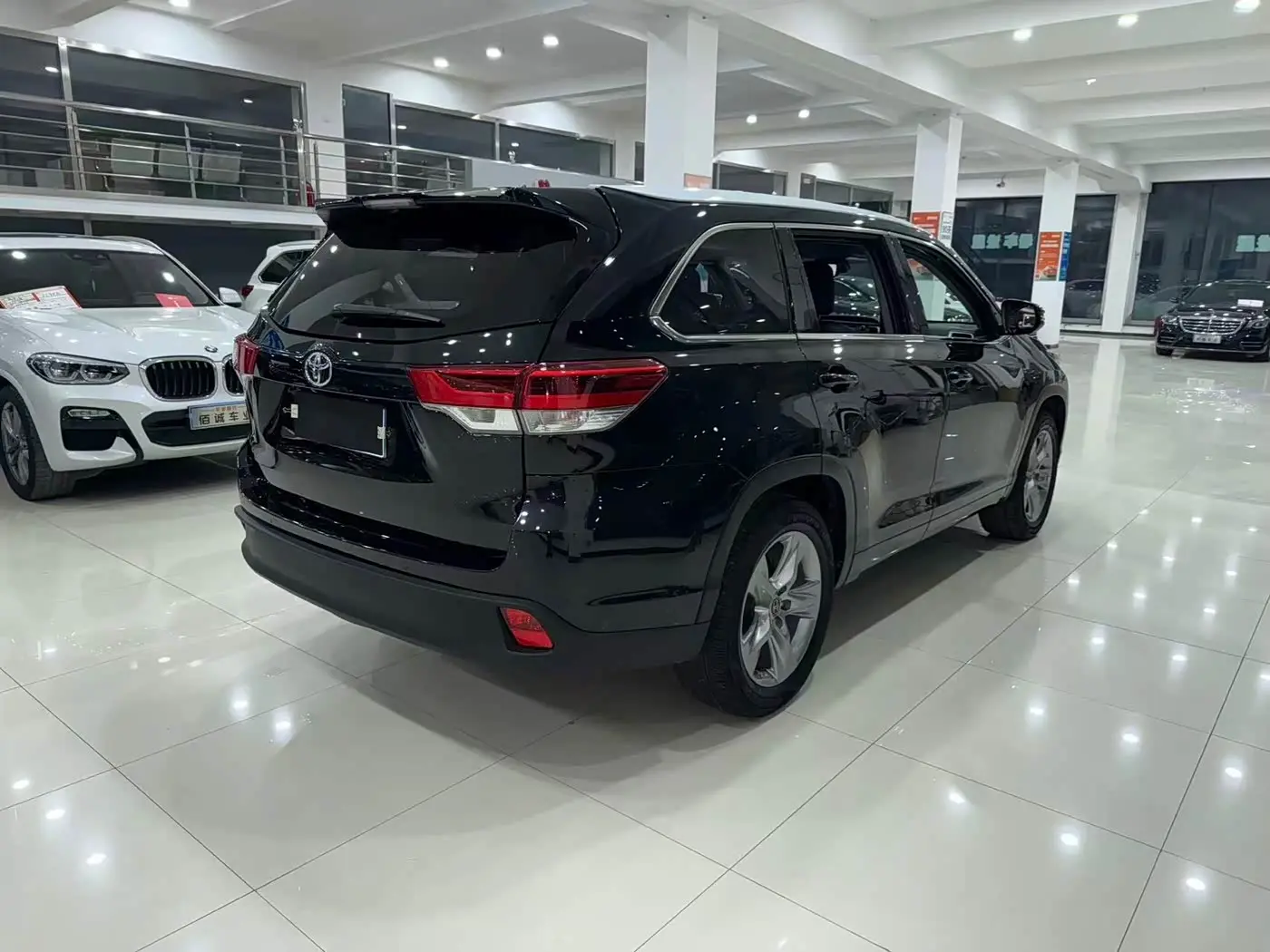 Toyota Highlander 2021 — Фото 3/18