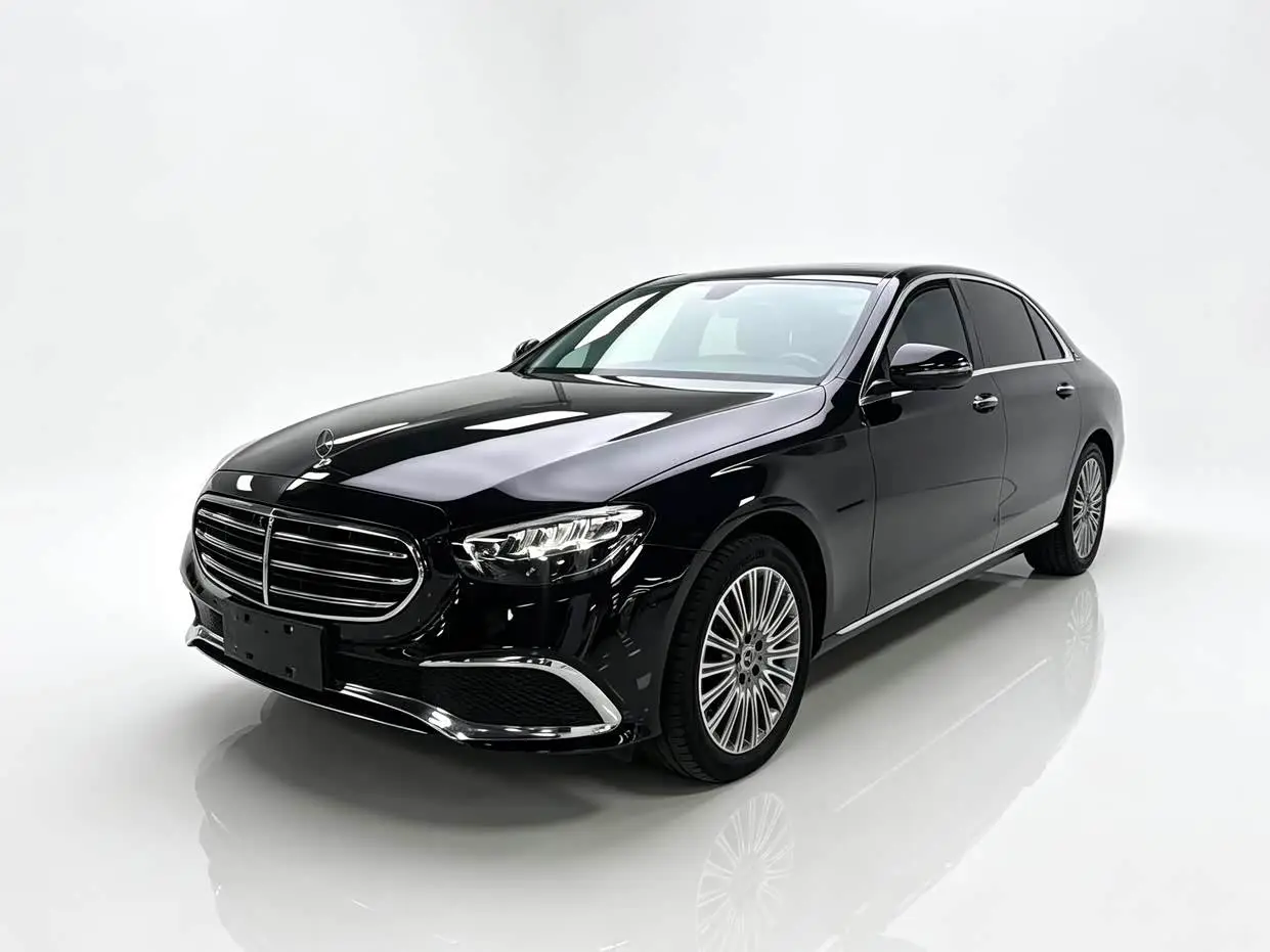 Mercedes-Benz E-Class 2023 — Photo 1/20