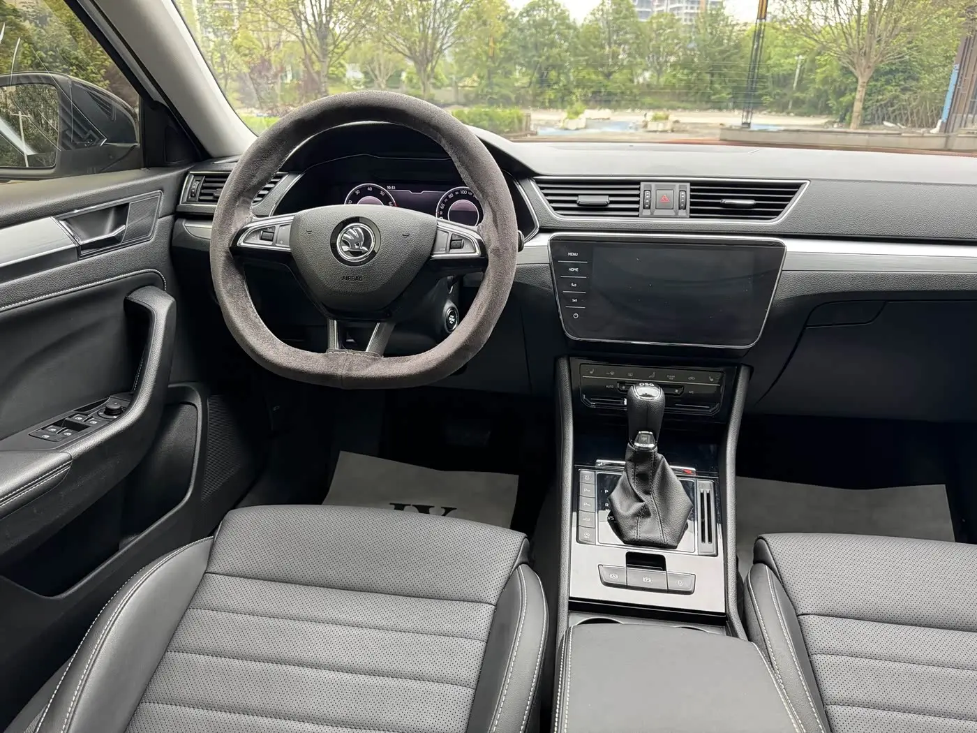 Škoda Superb 2024 — Photo 6/9
