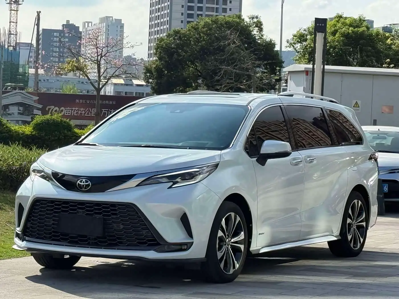 Toyota Granvia, 2024