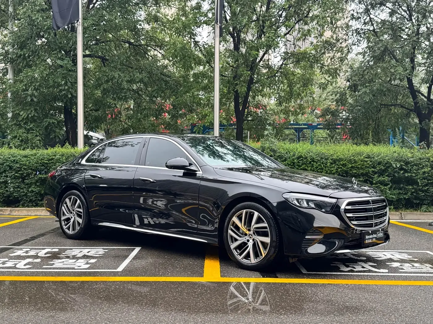 Mercedes-Benz E-Class 2024 — Photo 3/20