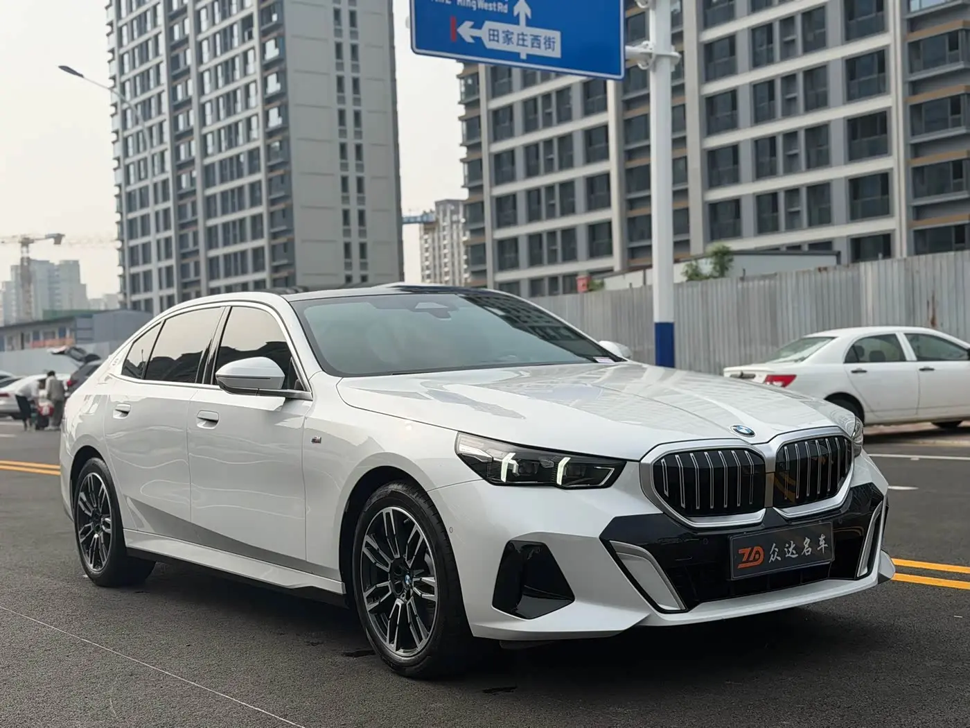 BMW 5 Series 2025 — Photo 3/17