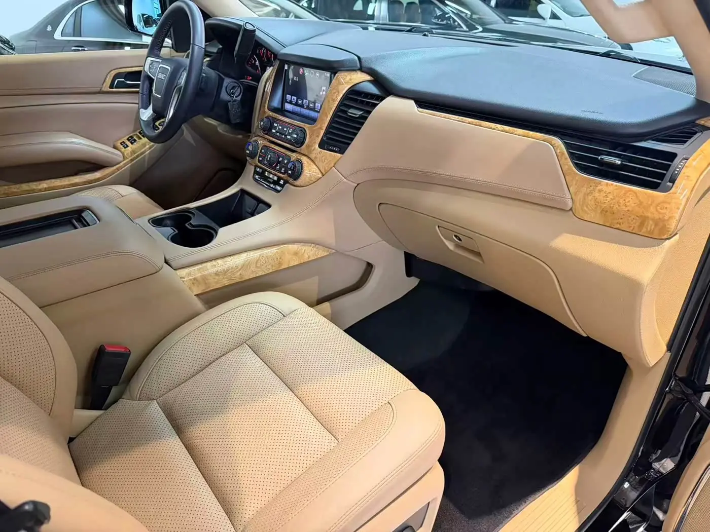 Daolangge GMC Yukon 2018 — Photo 10/16