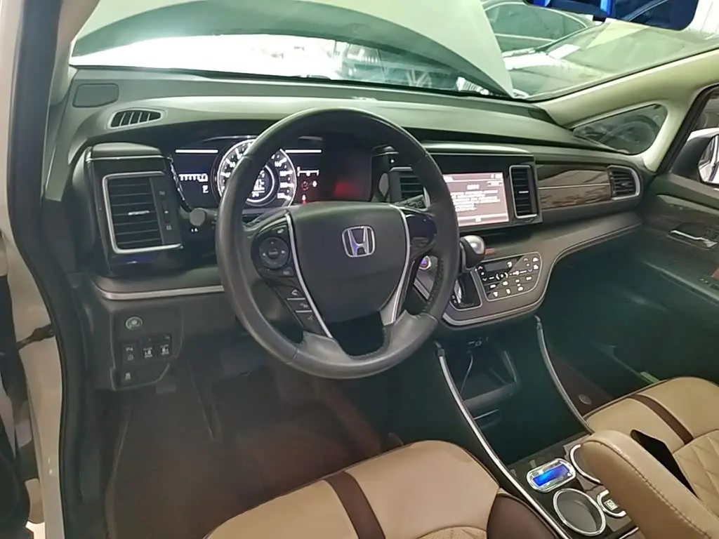Honda Elysion 2019 — Photo 10/20
