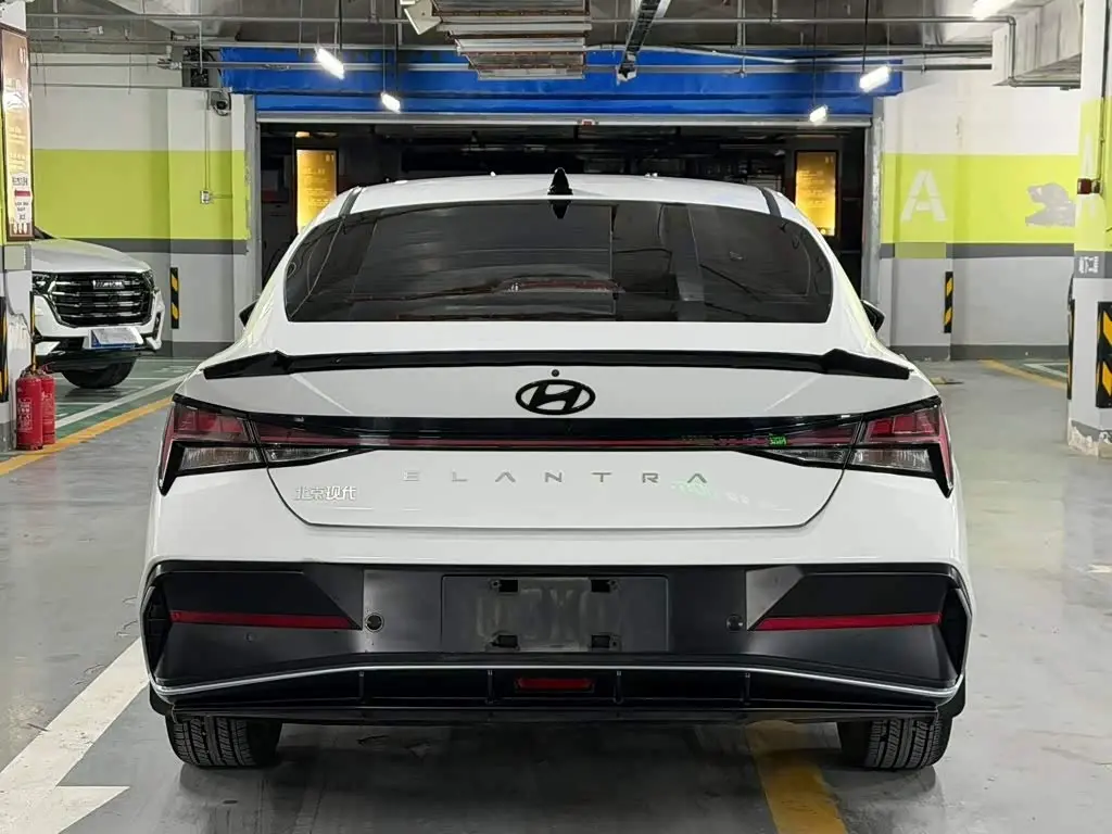 Hyundai Elantra 2023 — Photo 4/15