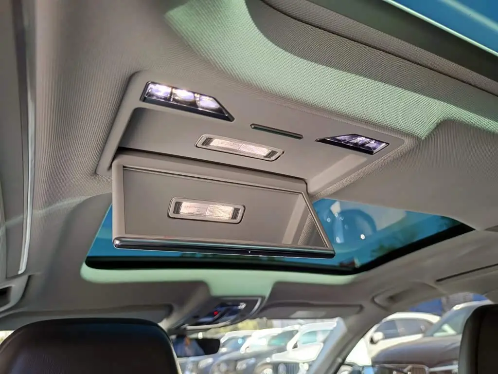 Audi A8 2022 — ფოტო 18/20