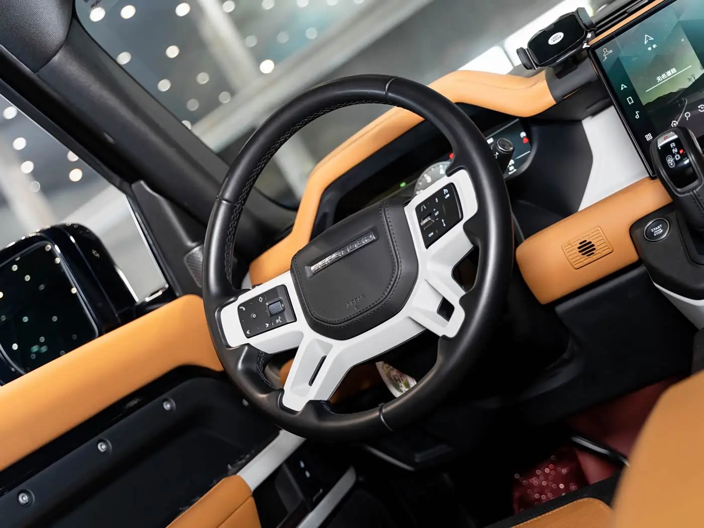Land Rover Defender 2023 — Photo 10/20