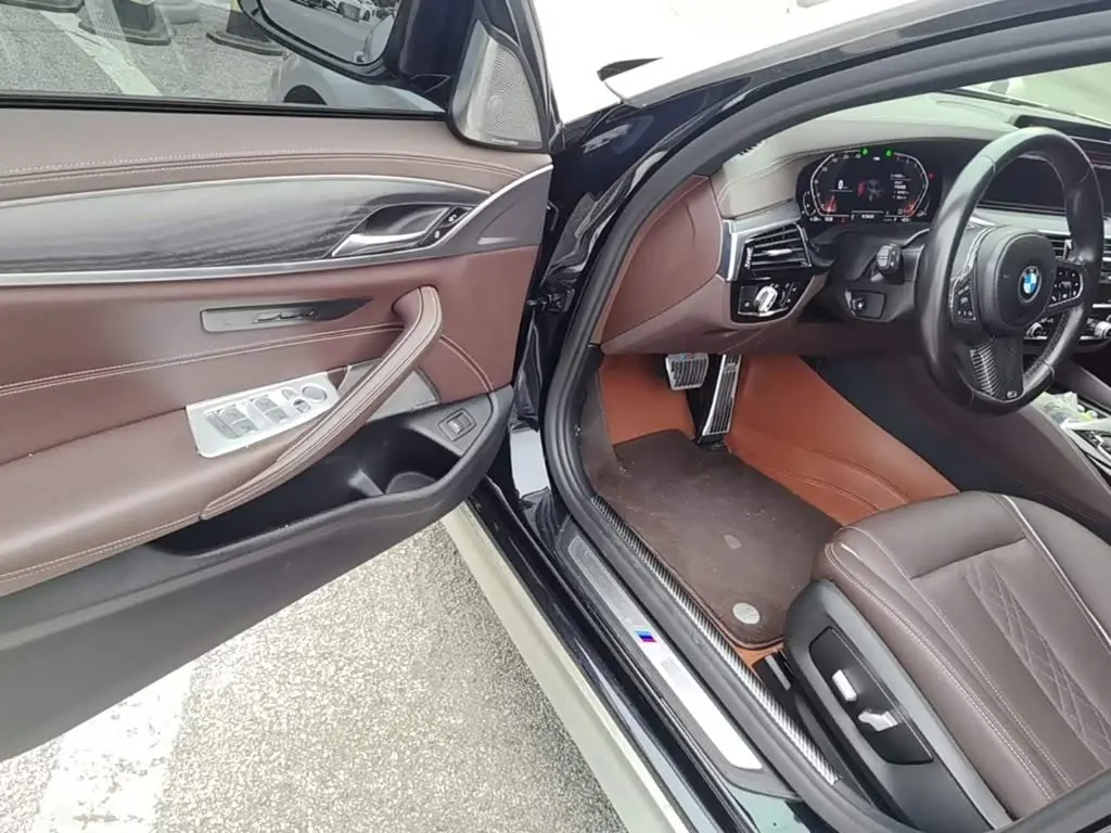 BMW 5 Series 2021 — Photo 16/20