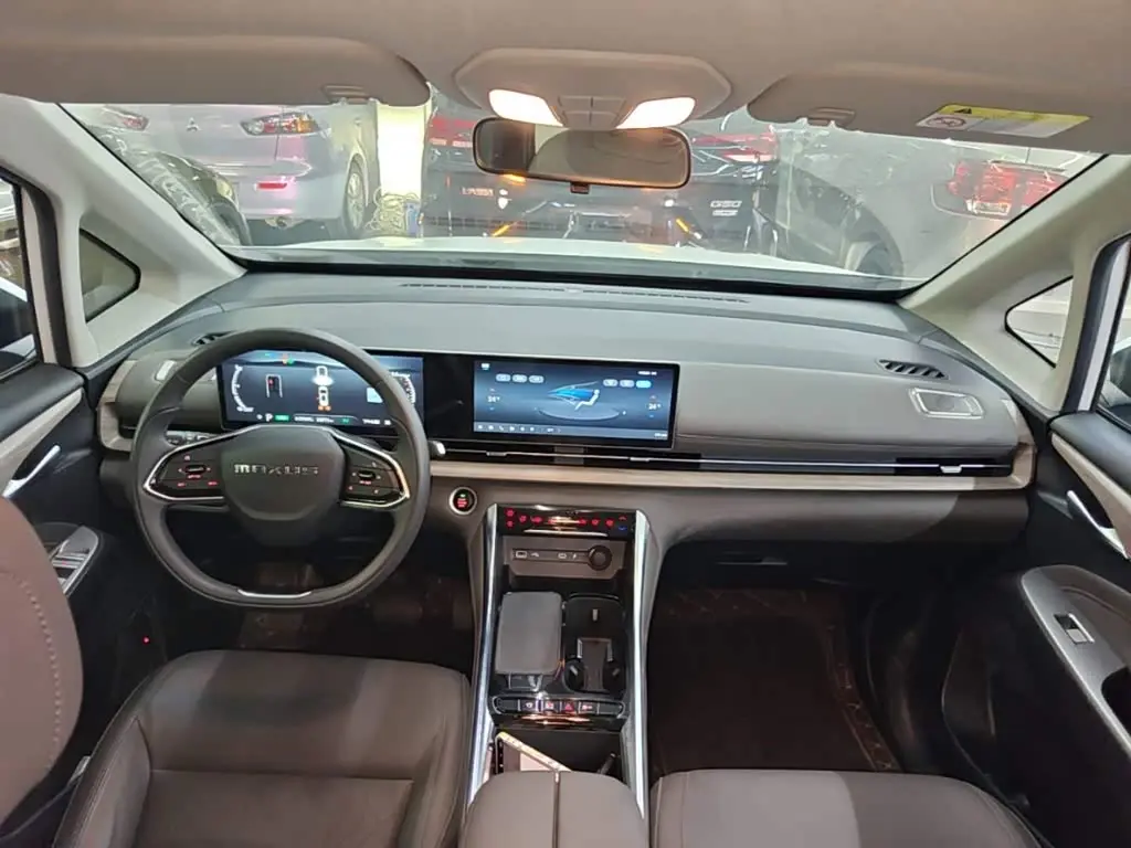 SAIC Maxus Maxus G50 PHEV 2025 — Photo 10/20