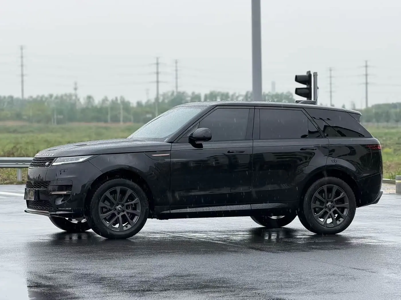 Land Rover Range Rover Sport 2024 — Photo 1/18