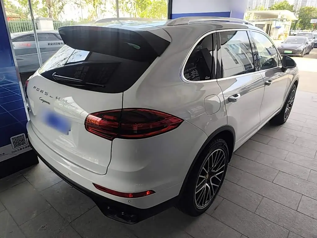 Porsche Cayenne 2016 — Photo 7/20