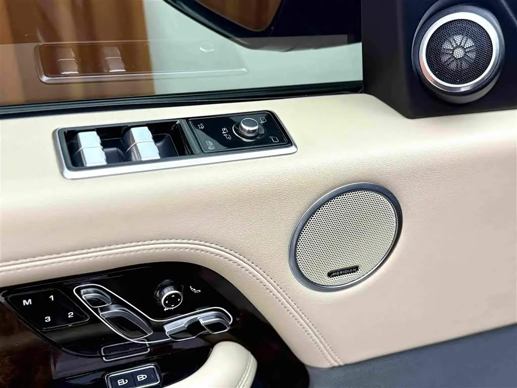 Land Rover Range Rover 2022 — Photo 16/20