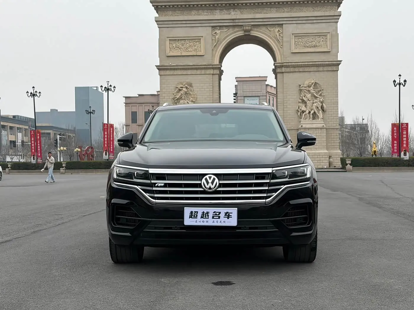 Volkswagen Touareg 2019 — ფოტო 2/14