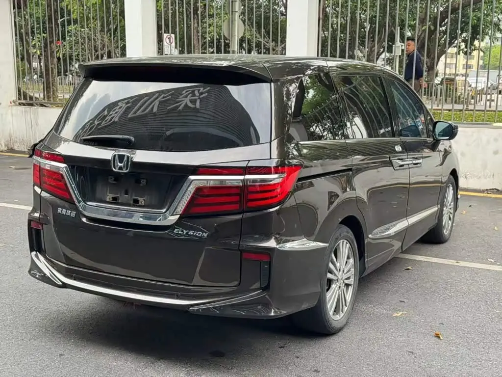 Honda Elysion 2018 — Photo 5/9