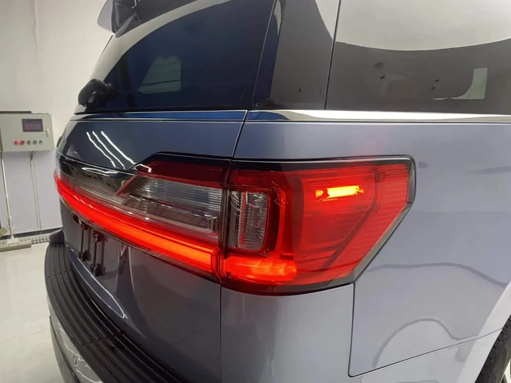Lincoln Navigator 2023 — Photo 10/20