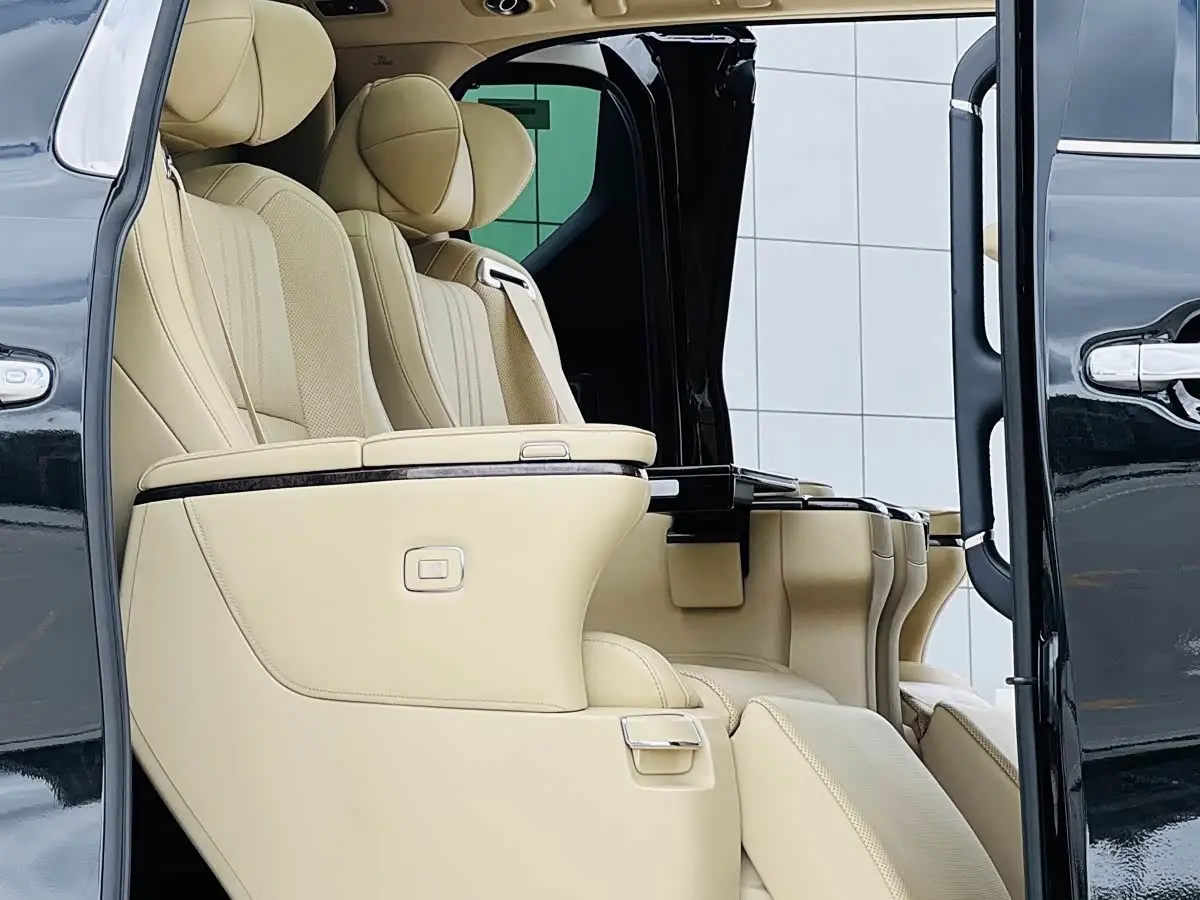 Toyota Alphard 2023 — Photo 7/20