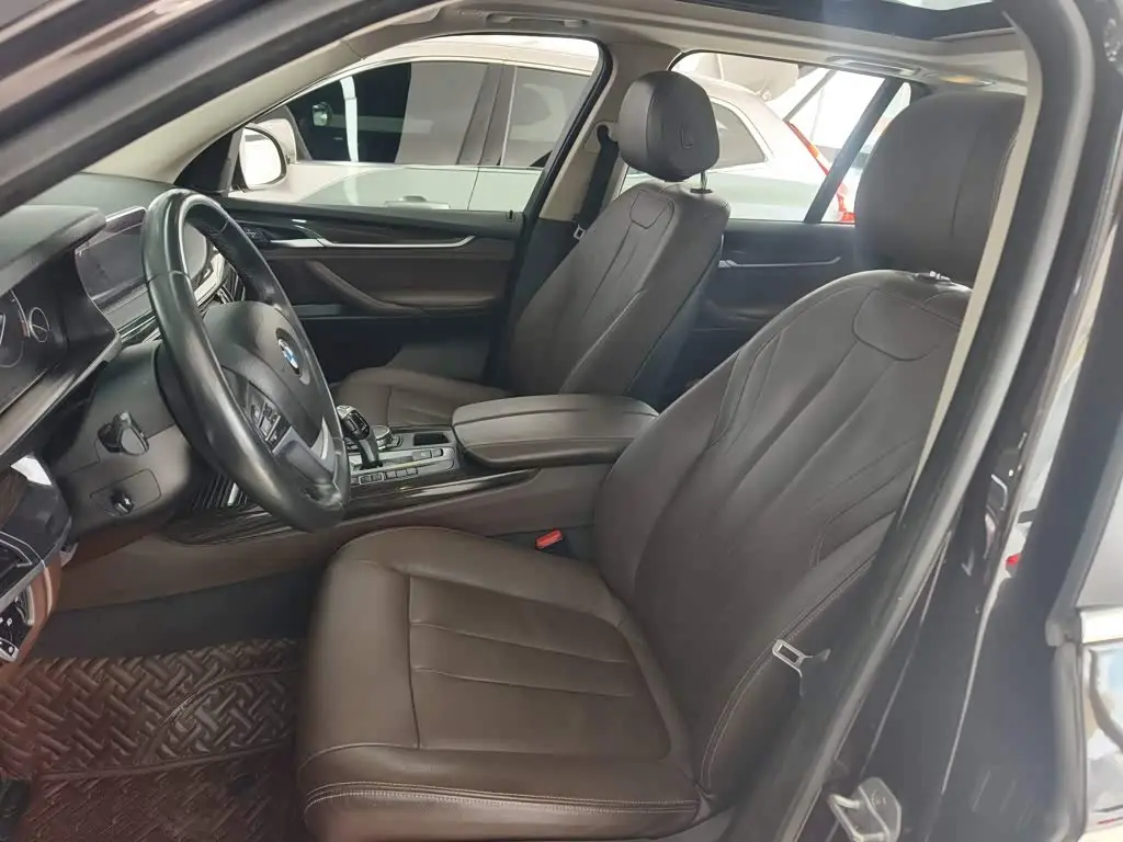 BMW X5 2016 — Photo 8/20